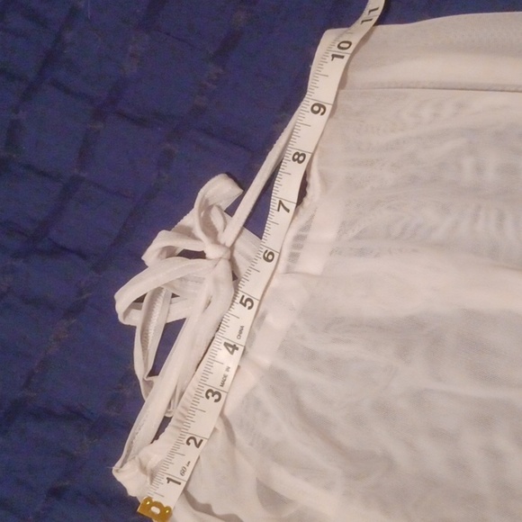 💙🌺Elegant White Mesh Sheer Skirt With Slit - Picture 9 of 12